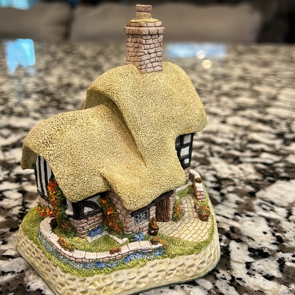 David Winter Cottages Blossom Cottage - Picture 8 of 11